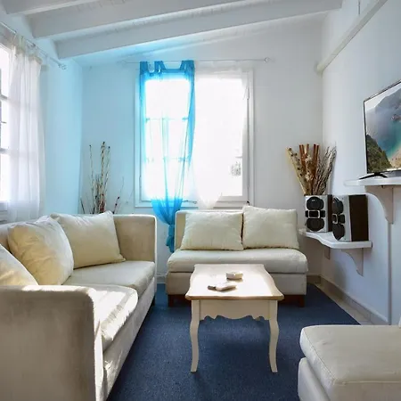 Bianca - Beachfront House - Recently Renovated