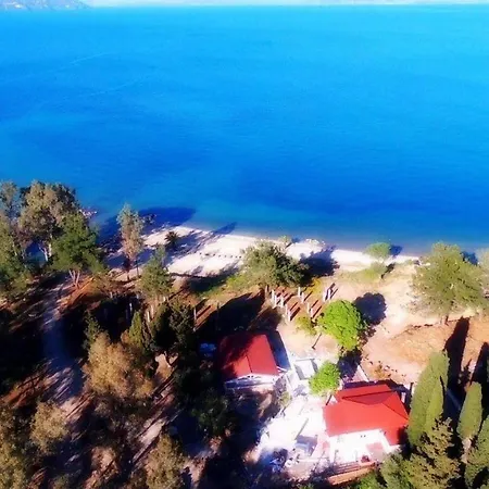 Bianca - Beachfront House - Recently Renovated Dafnila