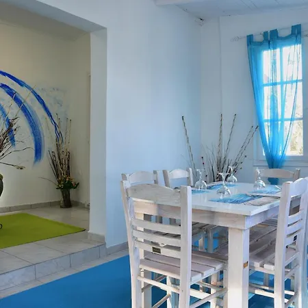 Bianca - Beachfront House - Recently Renovated * Dafnila