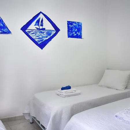 Bianca - Beachfront House - Recently Renovated Dafnila