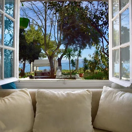 Bianca - Beachfront House - Recently Renovated