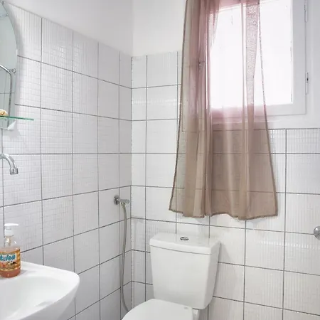 Bianca - Beachfront House - Recently Renovated Dafnila