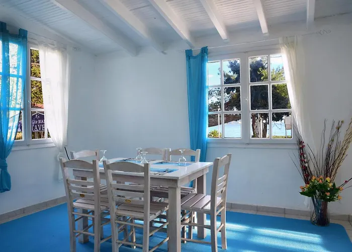 Bianca - Beachfront House - Recently Renovated Feriehus Dafnila