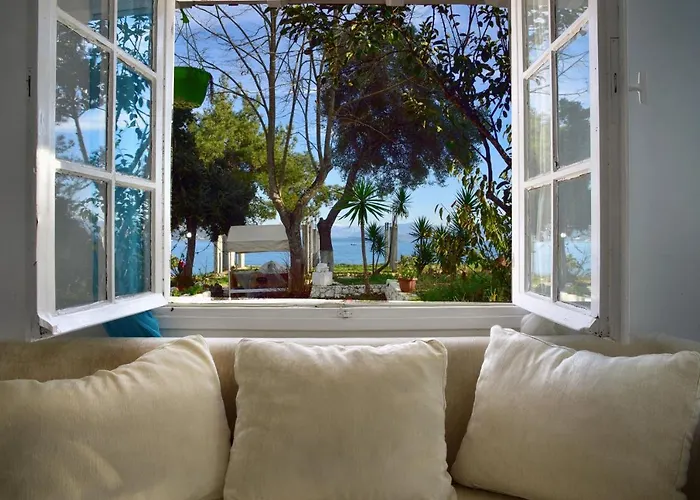 Bianca - Beachfront House - Recently Renovated