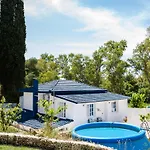 Bianca - Beachfront House - Recently Renovated בית נופש *