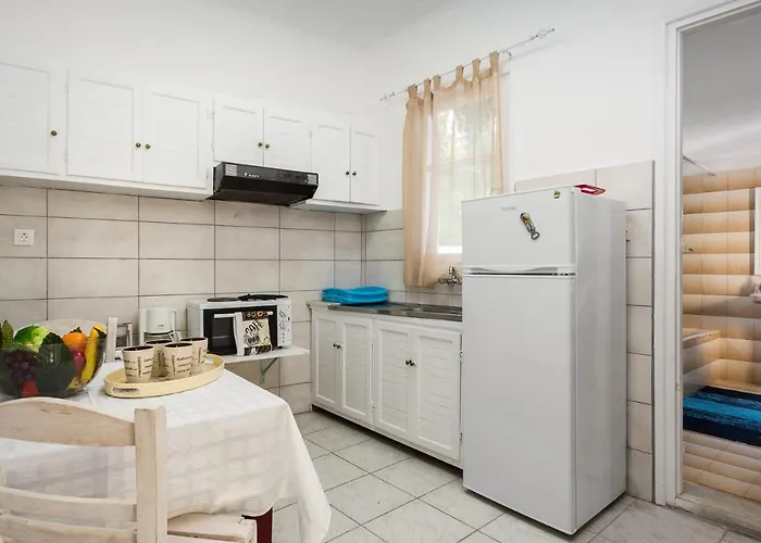 Bianca - Beachfront House - Recently Renovated بيت للعطل *