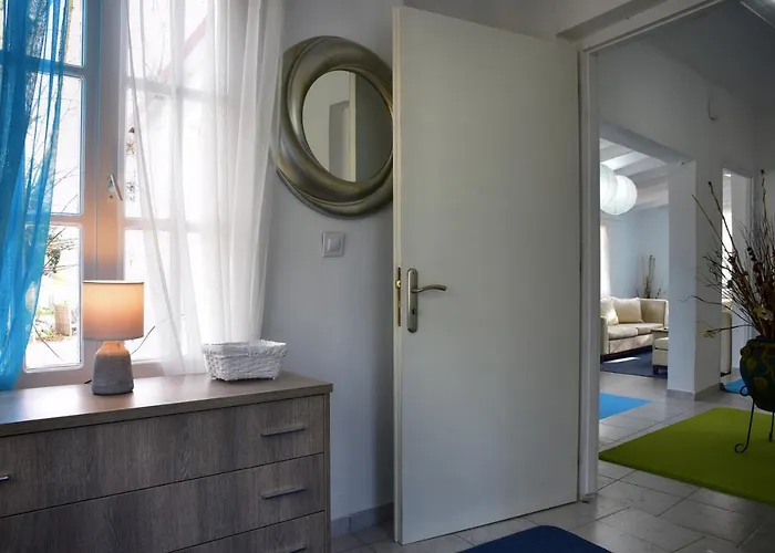 Bianca - Beachfront House - Recently Renovated بيت للعطل *